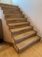 Vinylové schody s nosem BUKOMA podlaha zákazníka